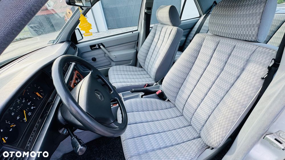 Mercedes-Benz W201 (190) - 10