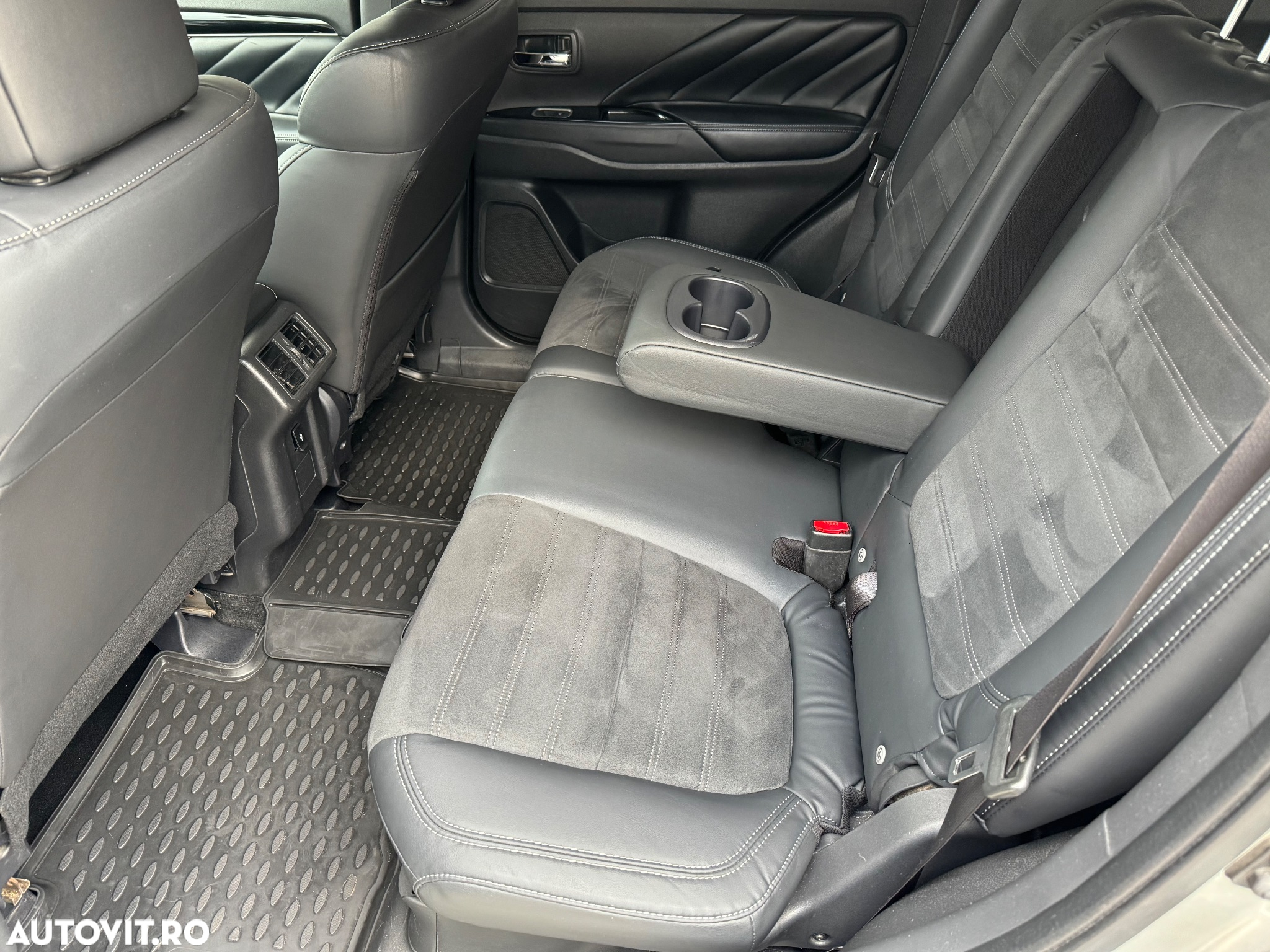 Mitsubishi Outlander 2.4 4WD Plug-In Hybrid Plus - 6