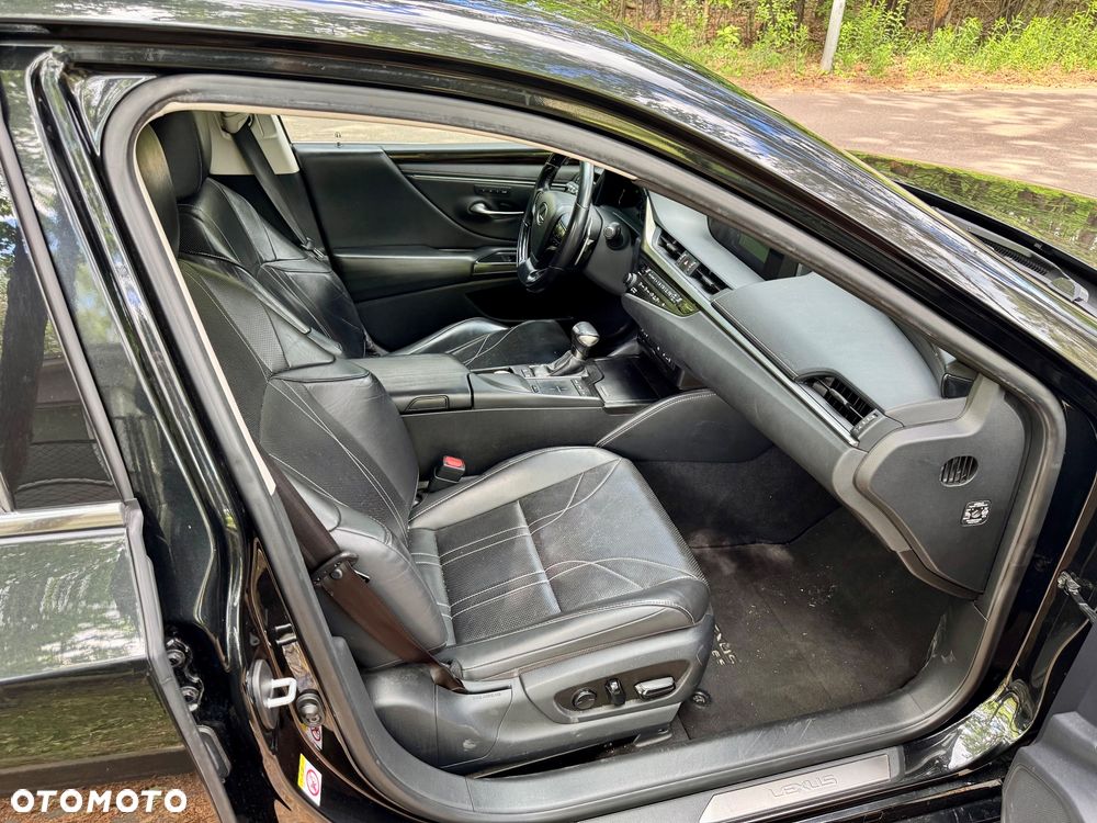 Lexus ES 300h Luxury Line - 14