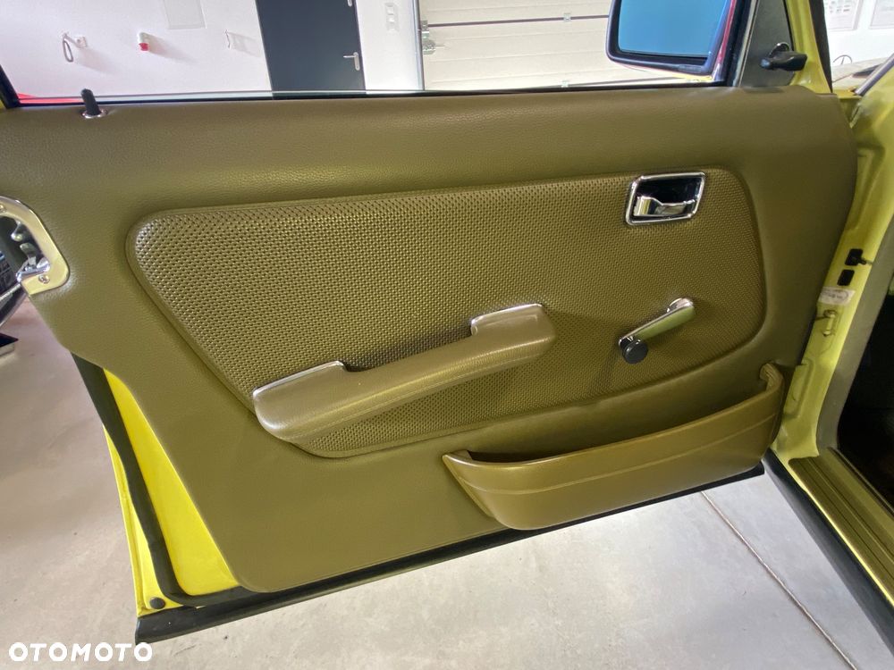 Mercedes-Benz W123 - 12