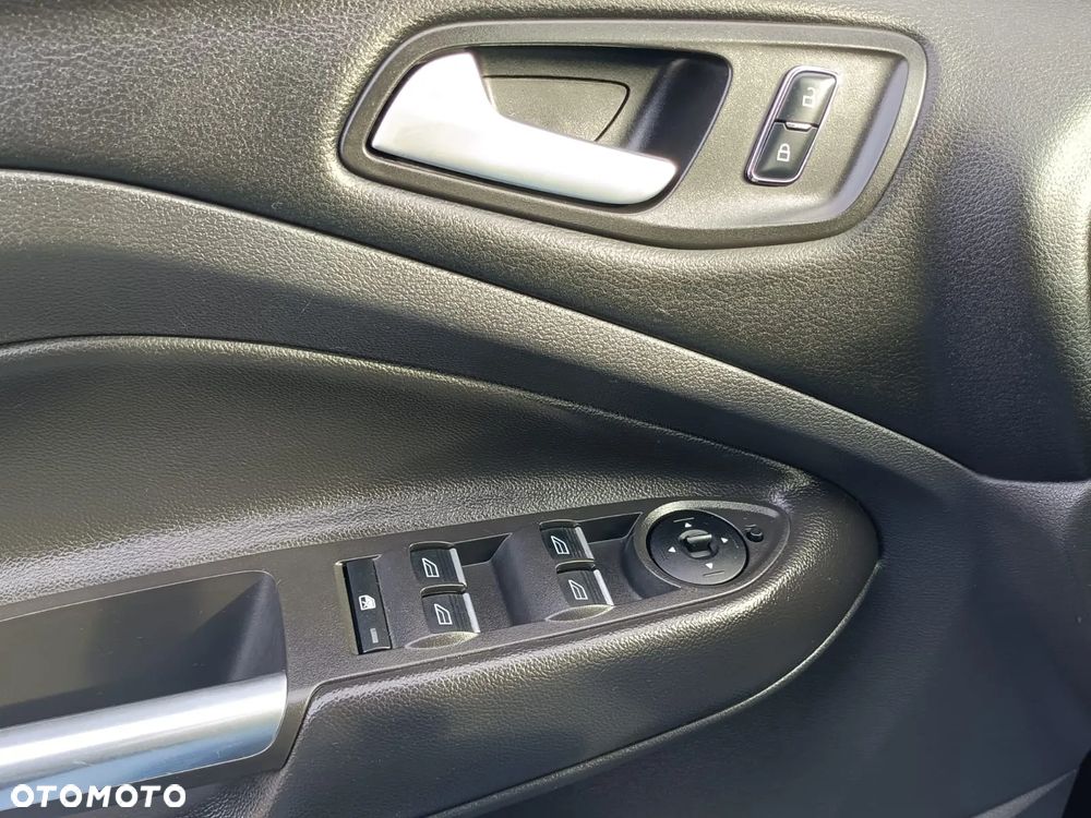 Ford Kuga 2.0 TDCi 2x4 Titanium - 22