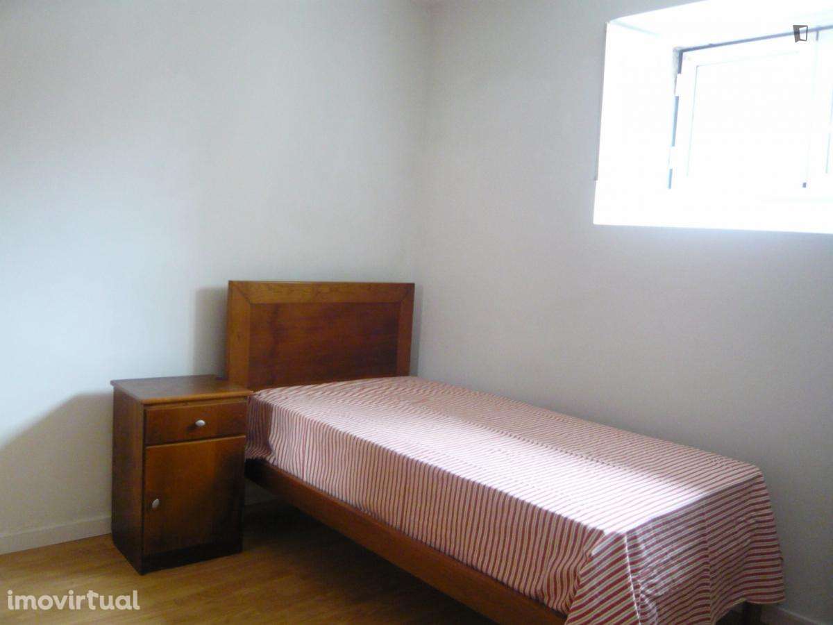 Quarto - localizado em Montes Claros Coimbra - Grande imagem: 4/17