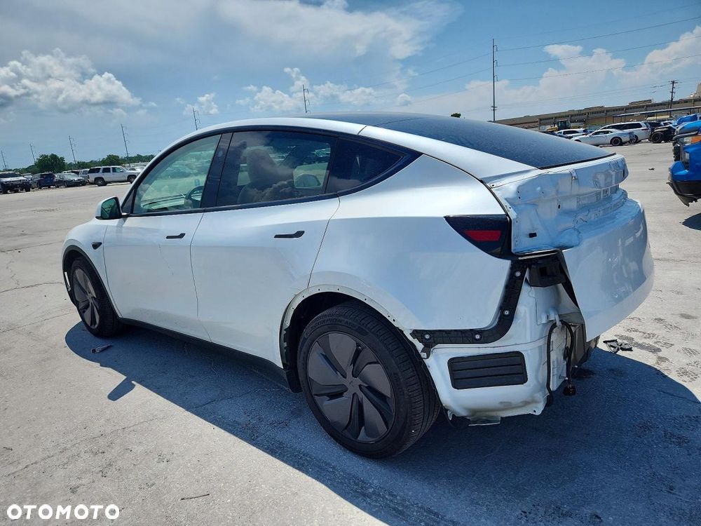 Tesla Model Y Long Range Dual Motor AWD - 5