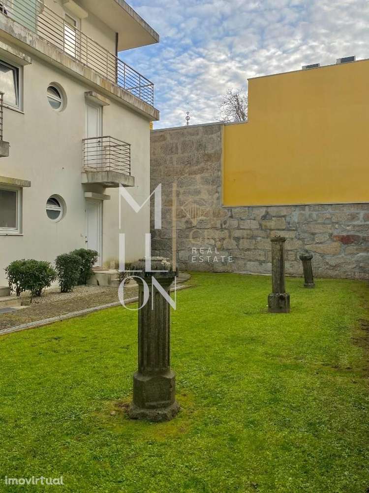 Apartamento T0 em condomínio fechado na zona mais central do Porto a R - Grande imagem: 2/15