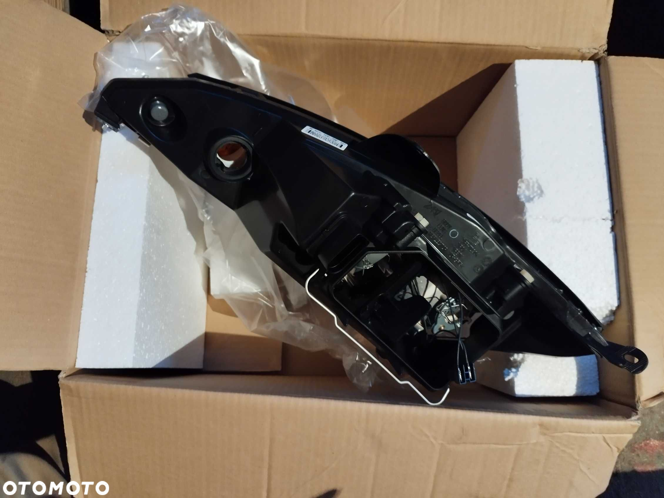 Reflektor prawy Ford Focus 02-04 nowy oryginalny - 2