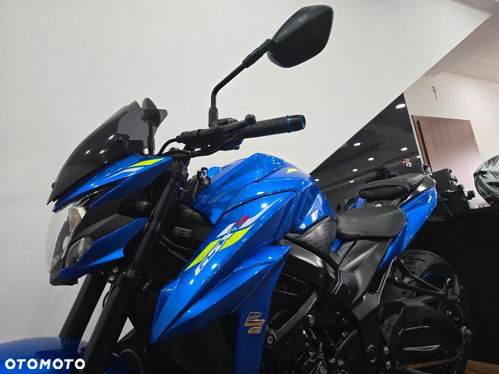 Suzuki GSX - 31