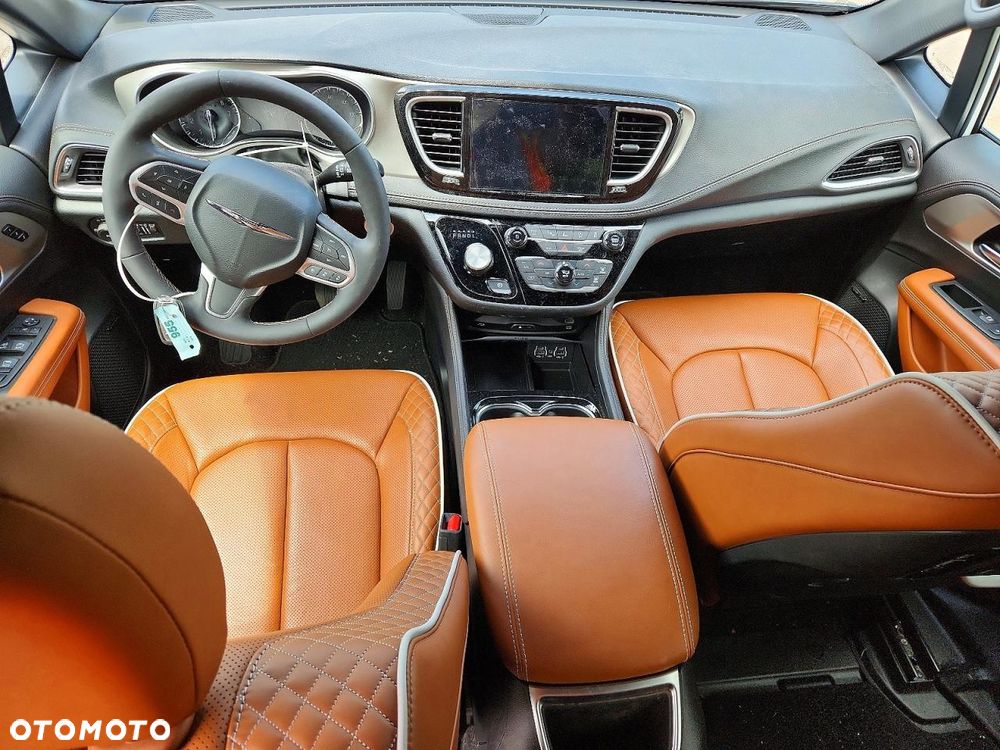 Chrysler Pacifica - 7