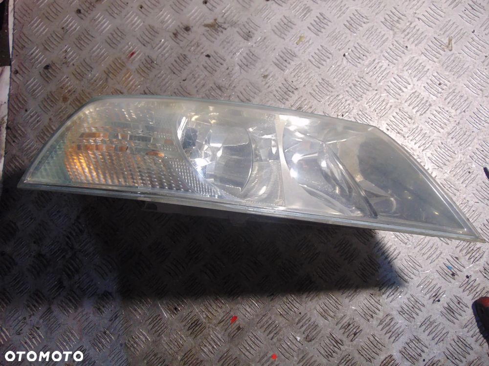 lampa lewy przód skoda octavia 2 Europa