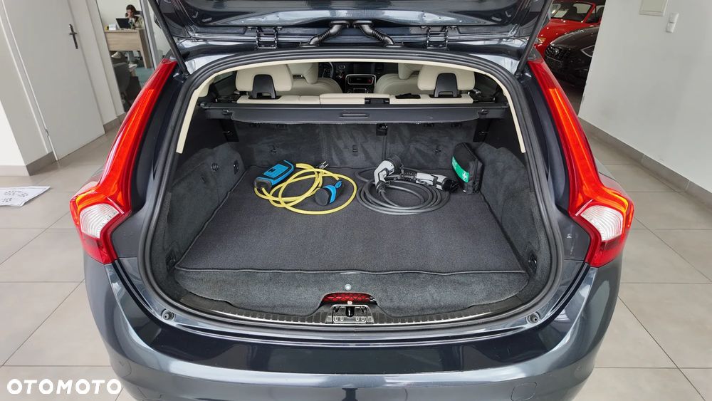Volvo V60 D6 AWD Plug-in Hybrid Summum - 16
