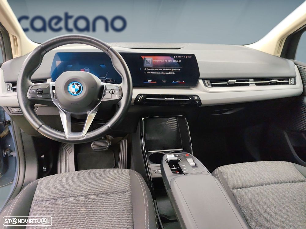 BMW 225xe Active Tourer - 12