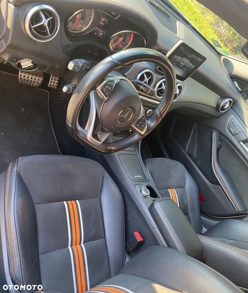 Mercedes-Benz CLA 250 7G-DCT Orange Art Edition - 5