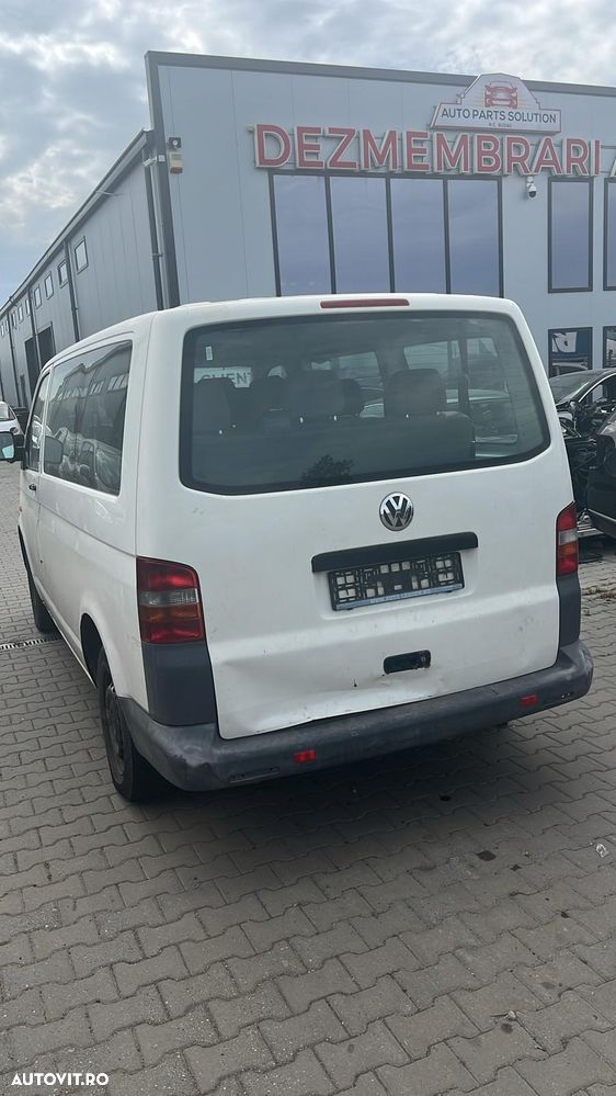 Dezmembram Volkswagen Transporter T5 1.9TDI din 2007 - 3