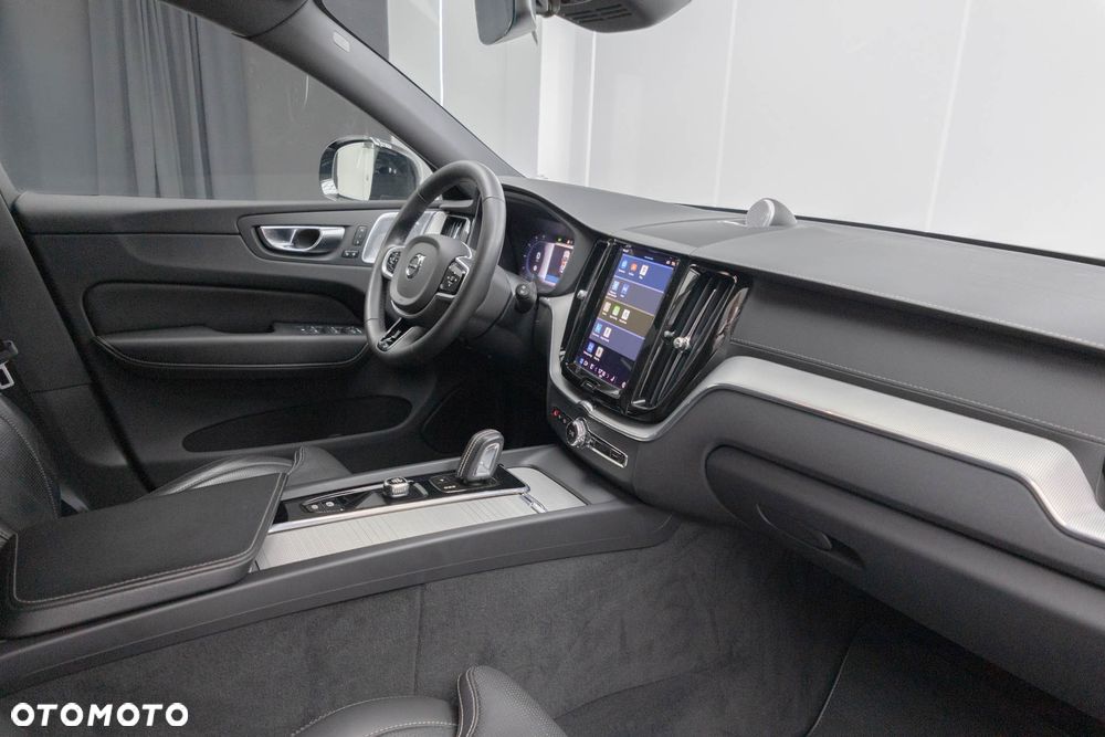 Volvo XC 60 B4 D AWD Ultimate Dark - 22