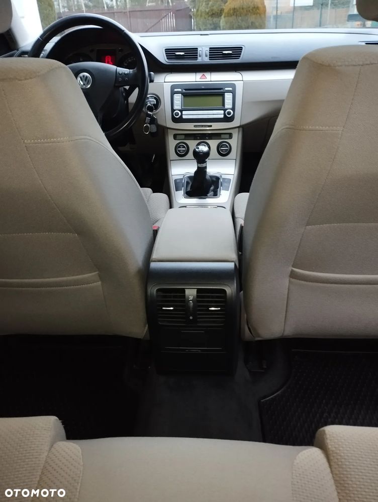 Volkswagen Passat 2.0 TDI DPF Comfortline - 19
