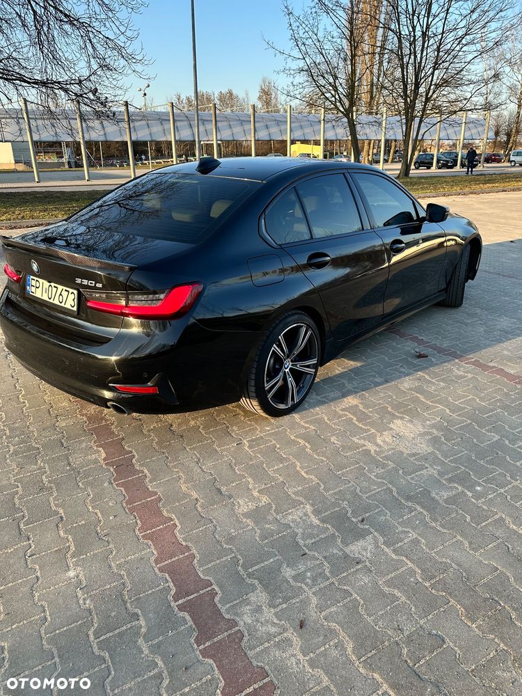 BMW Seria 3 330e M Sport - 4