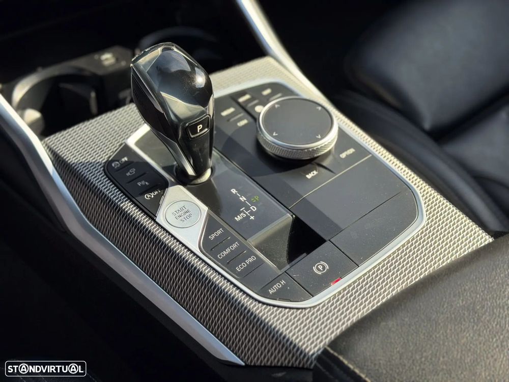 BMW 320 d Pack Desportivo M Auto - 4