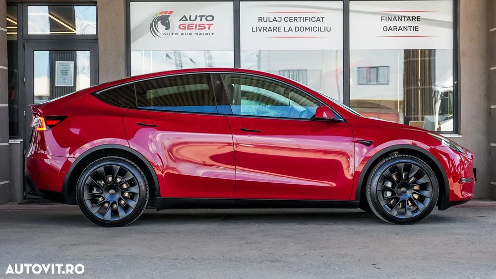Tesla Model Y - 5