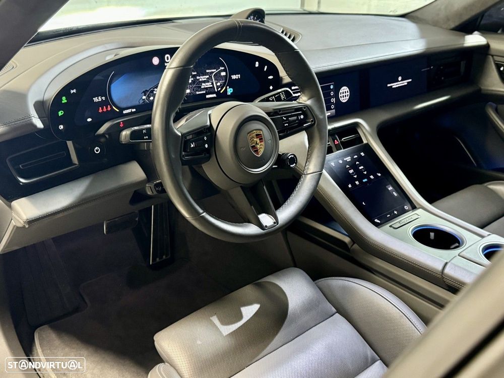 Porsche Taycan Turbo - 36