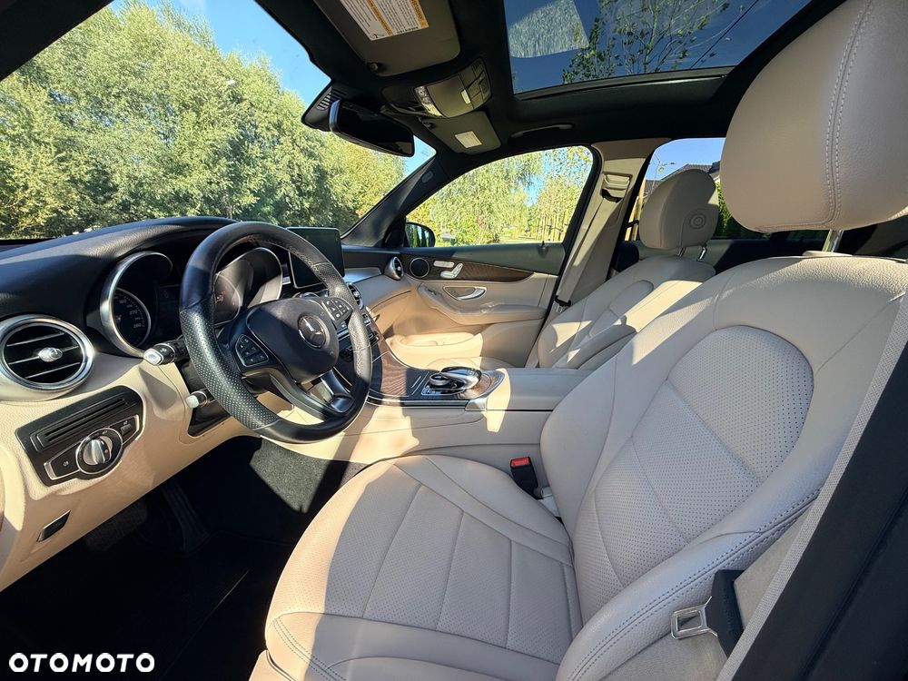 Mercedes-Benz GLC 300 4Matic 9G-TRONIC AMG Line - 9