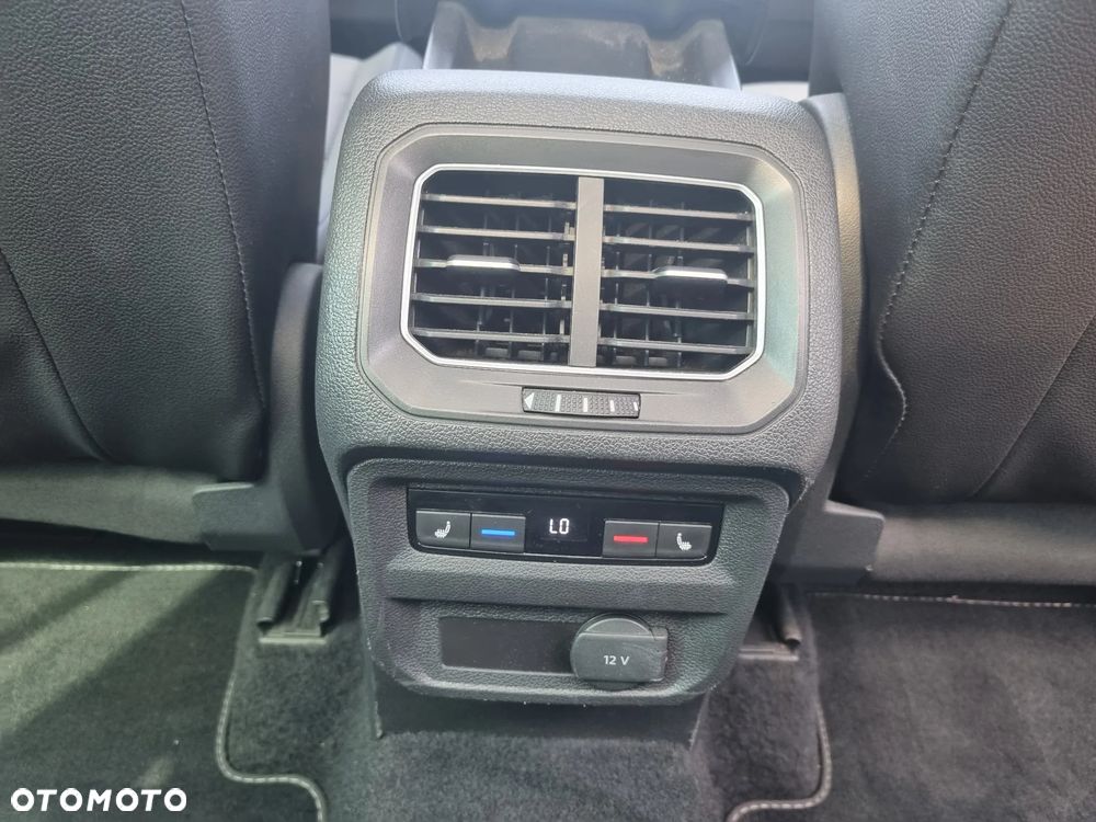 Volkswagen Tiguan 2.0 TDI SCR 4MotION DSG R-Line - 16