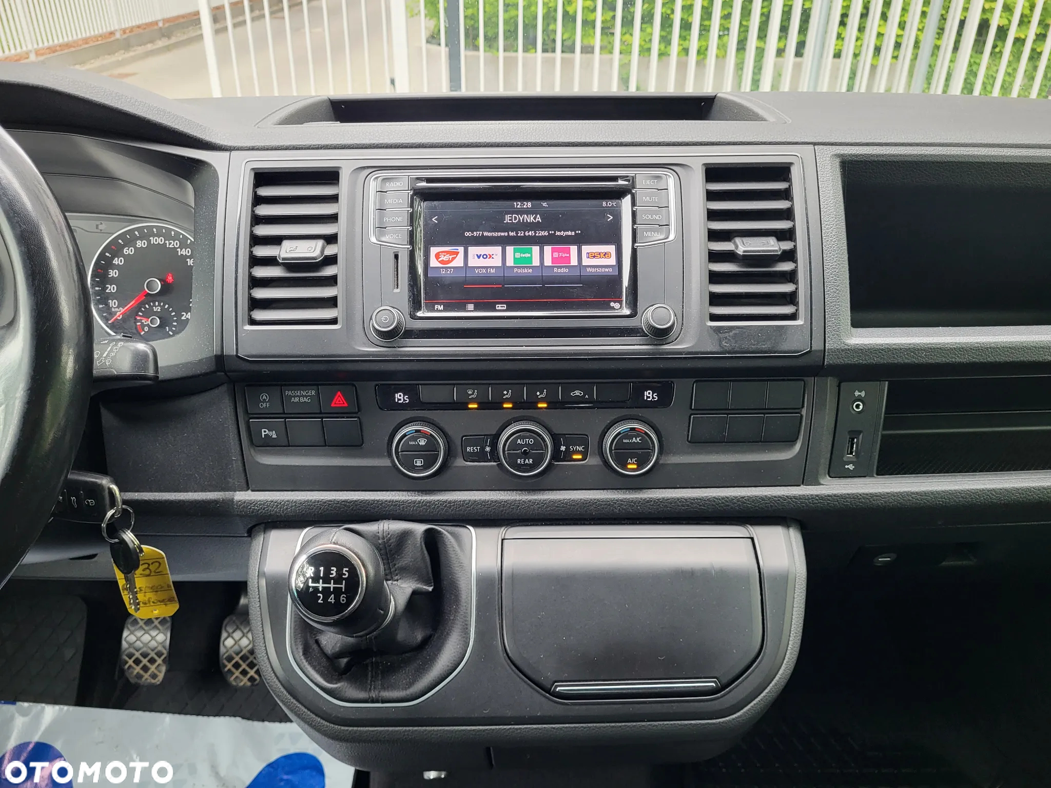 Volkswagen Multivan - 11