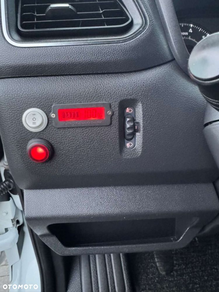 Renault Master 10 europalet z Windą - 32