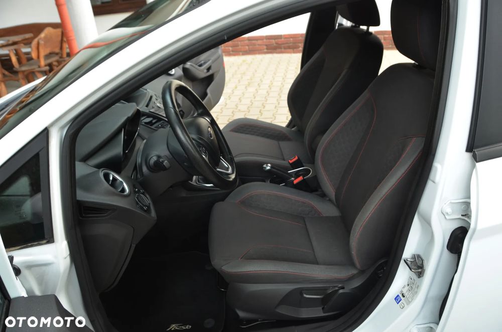 Ford Fiesta 1.5 TDCi ST&St Titanium - 29