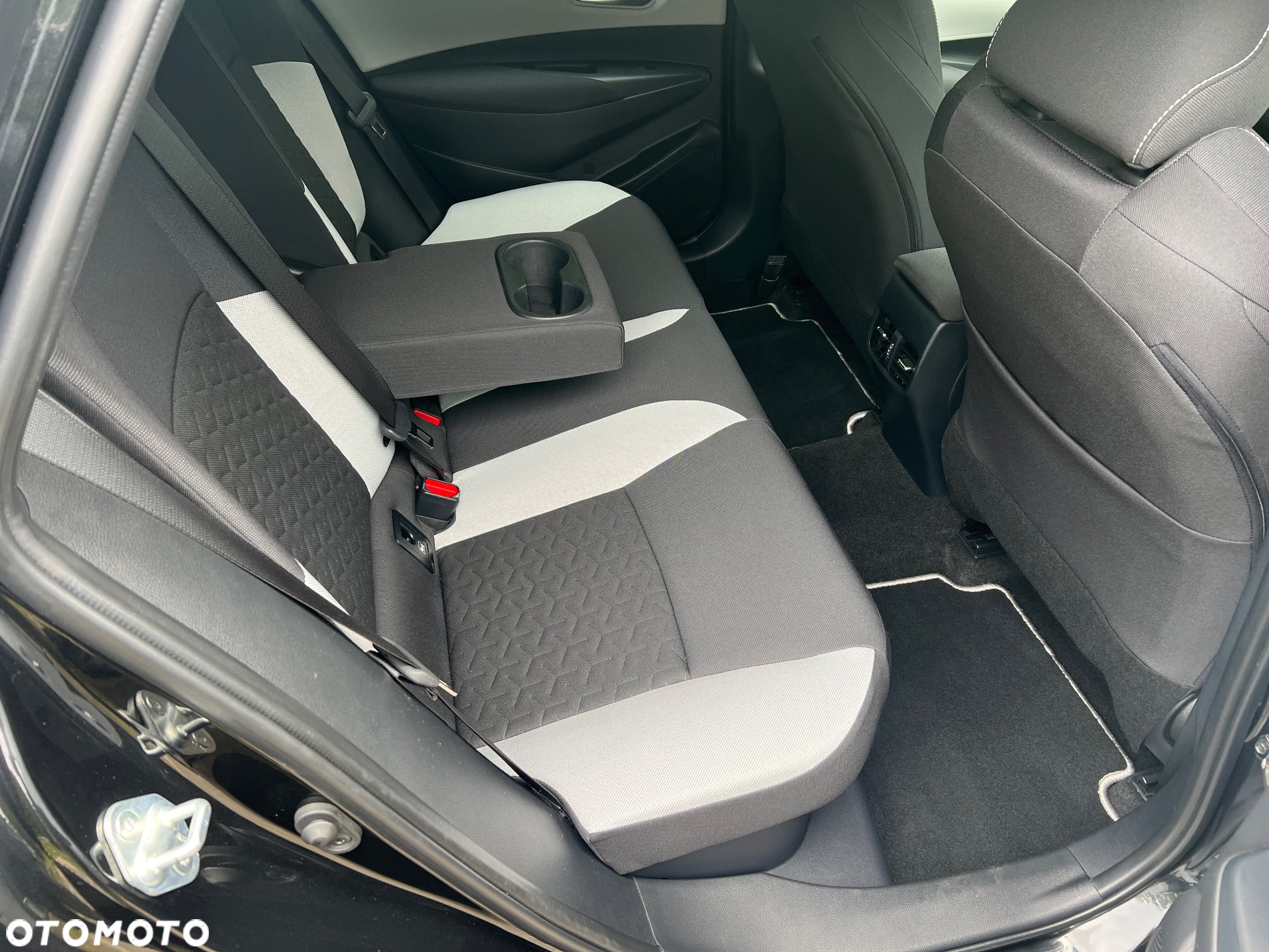 Toyota Corolla 2.0 Hybrid Comfort - 25