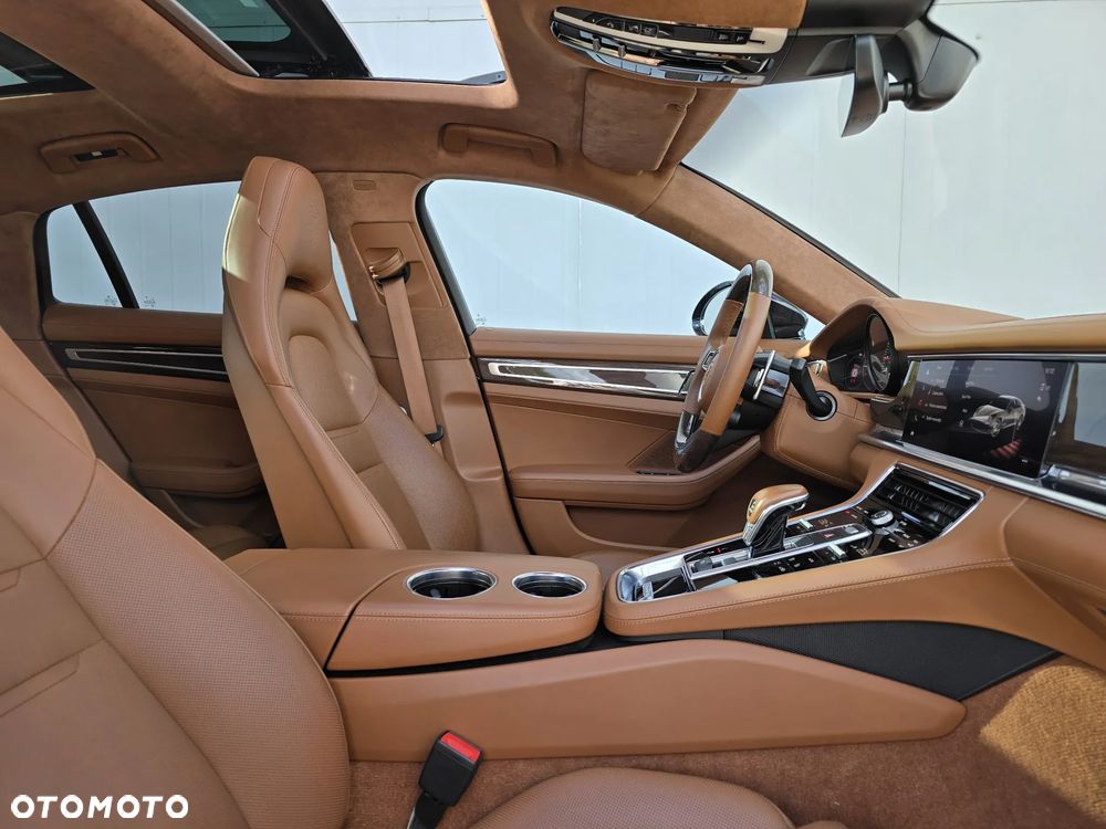 Porsche Panamera 4 Platinum Edition - 16