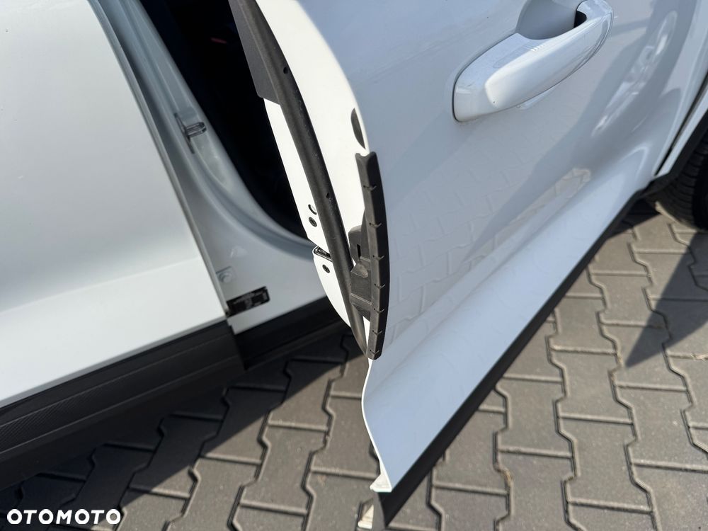 Ford Kuga 2.5 FHEV FWD Titanium - 26