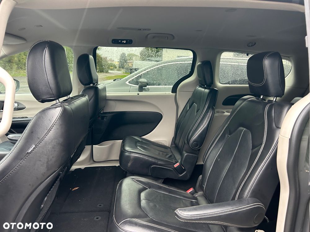 Chrysler Pacifica - 12