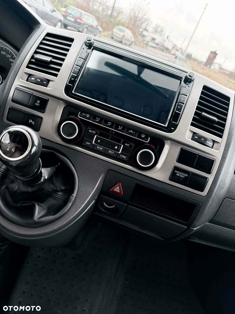 Volkswagen Caravelle - 5