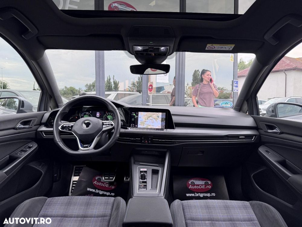 Volkswagen Golf - 8