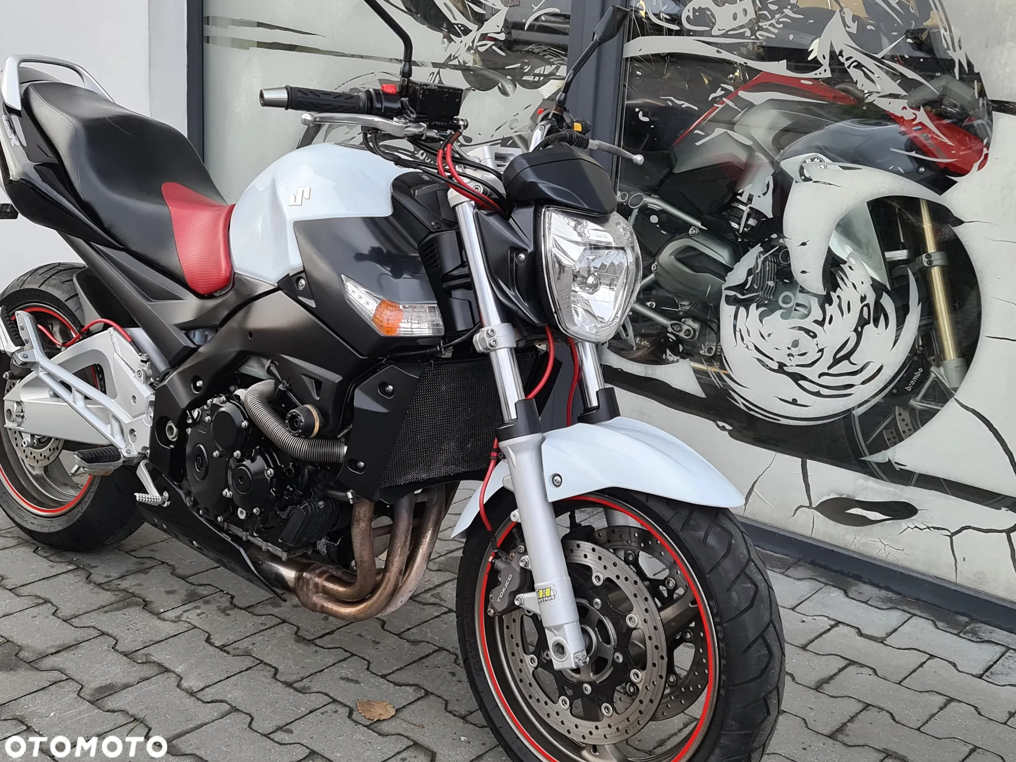 Suzuki GSR - 6