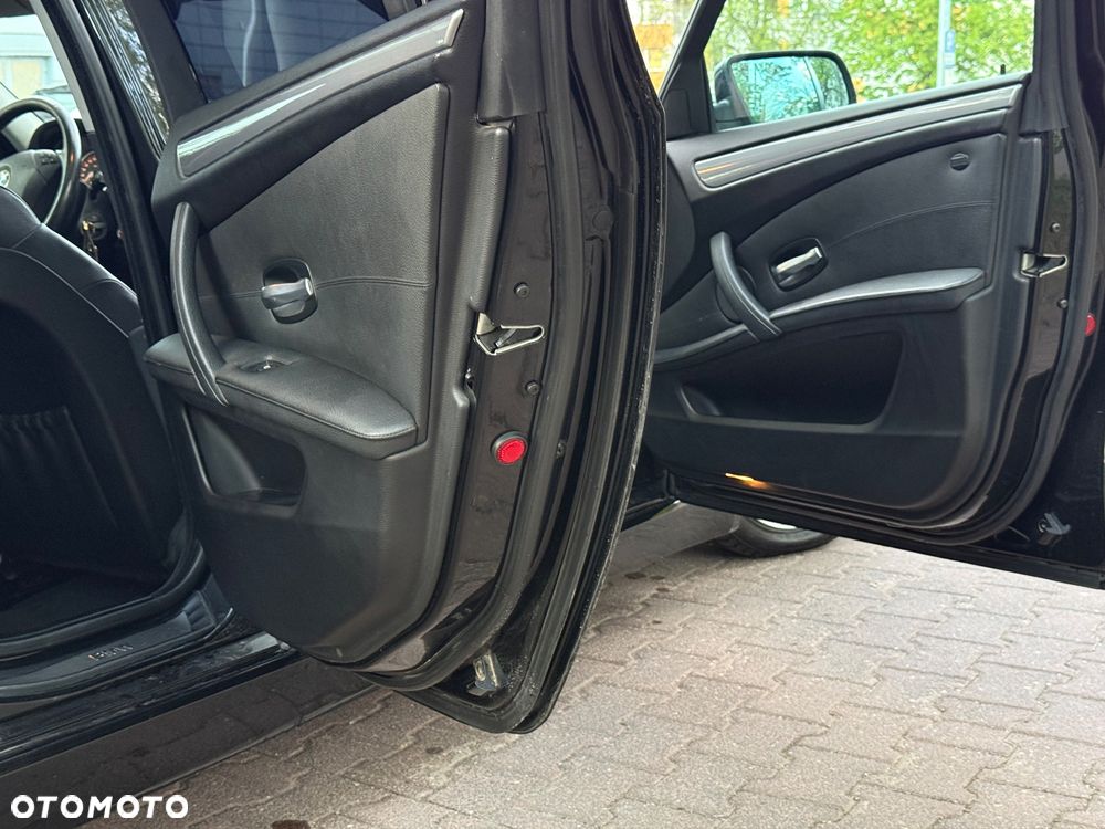 BMW Seria 5 525d Edition Exclusive - 12