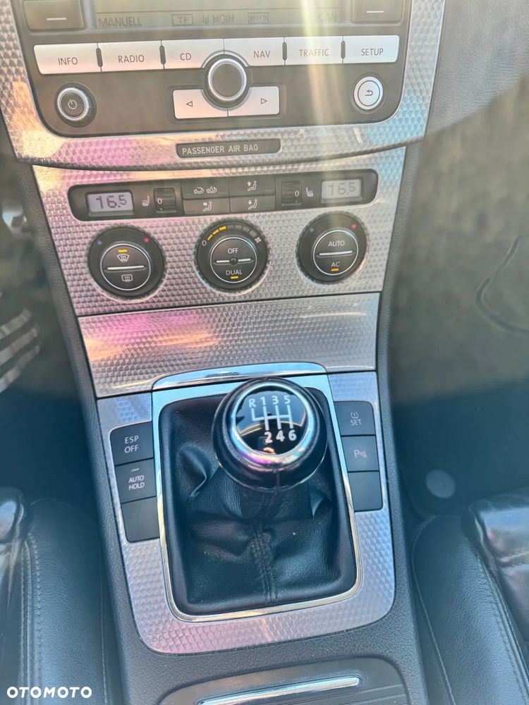 Volkswagen Passat Variant 2.0 TDI DPF R-Line Edition Plus - 28