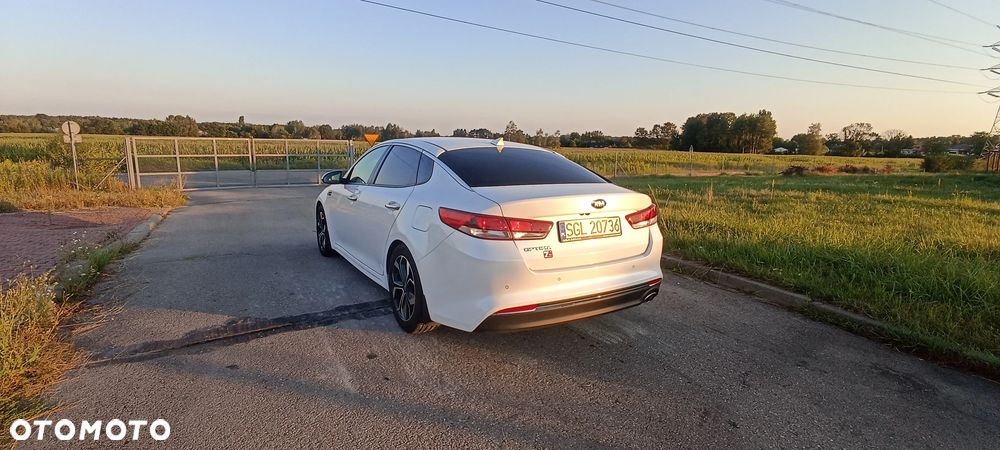 Kia Optima 2.0 L - 8