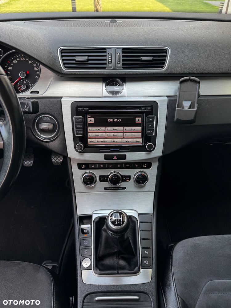 Volkswagen Passat - 20
