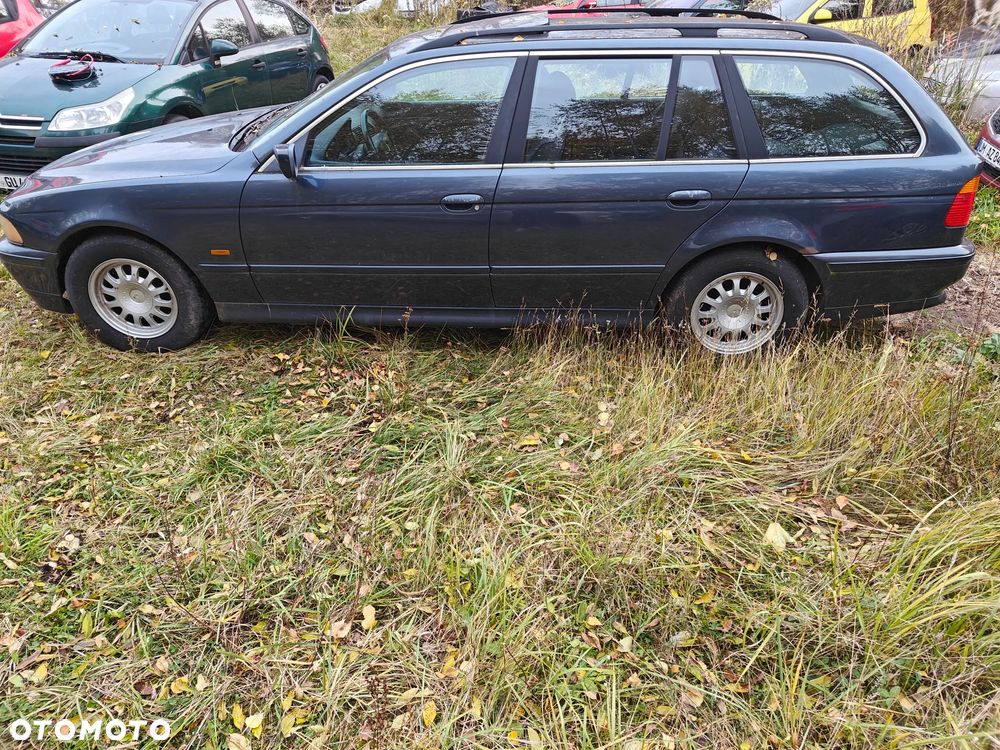 BMW 5 Series 2001 photo 2