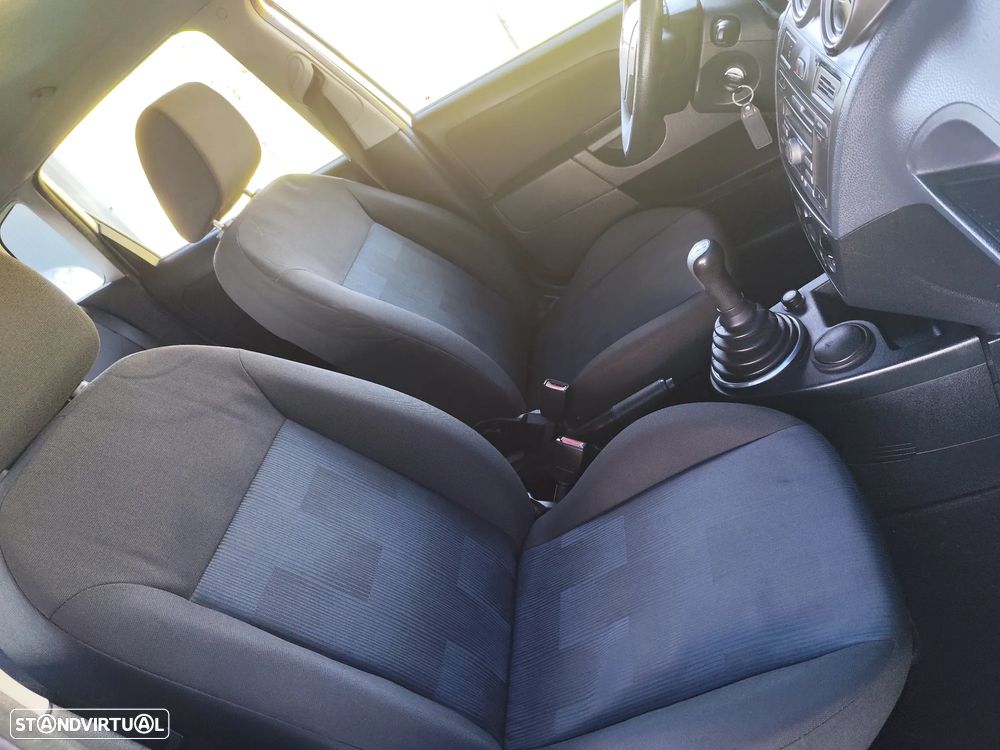 Ford Fiesta 1.25 Trend - 33
