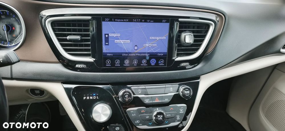 Chrysler Pacifica - 22
