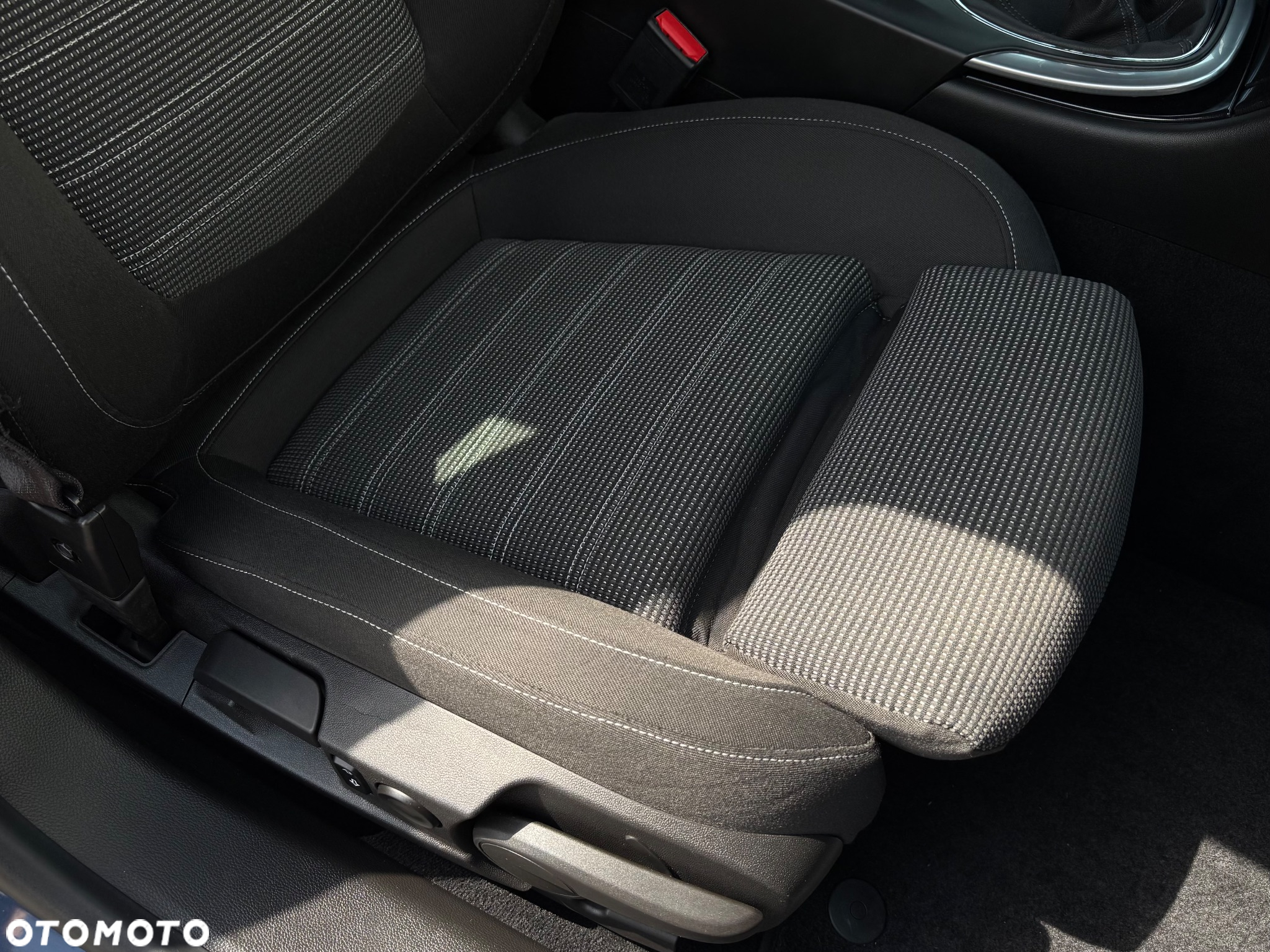 Opel Insignia 2.0 CDTI Executive S&S - 28