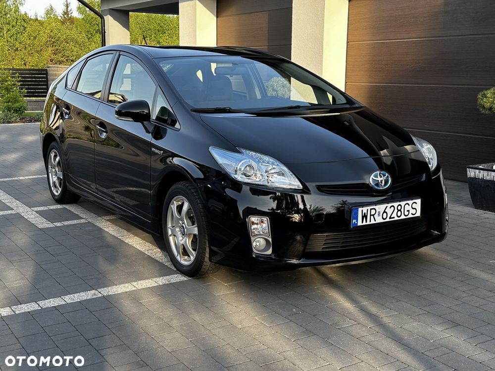 Toyota Prius (Hybrid) - 11