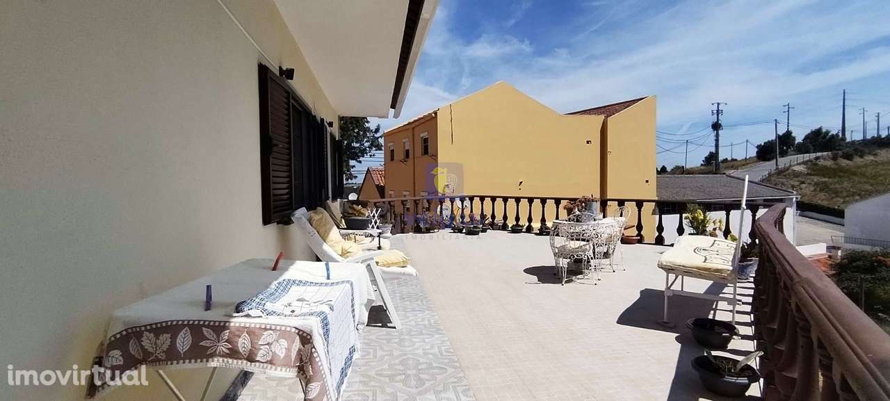 Moradia T3 para habitação própria com quintal, restaurante e minimerca - Grande imagem: 3/42