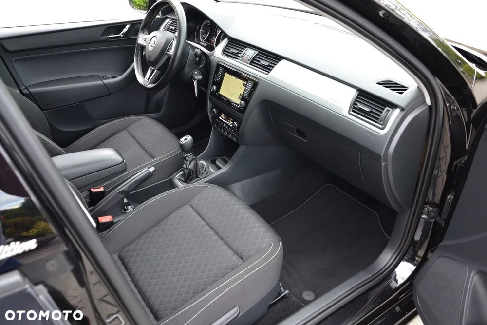 Skoda RAPID 1.6 TDI DPF Edition - 34
