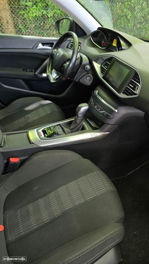 Peugeot 308 1.6 BlueHDi Allure J17 EAT6 - 18