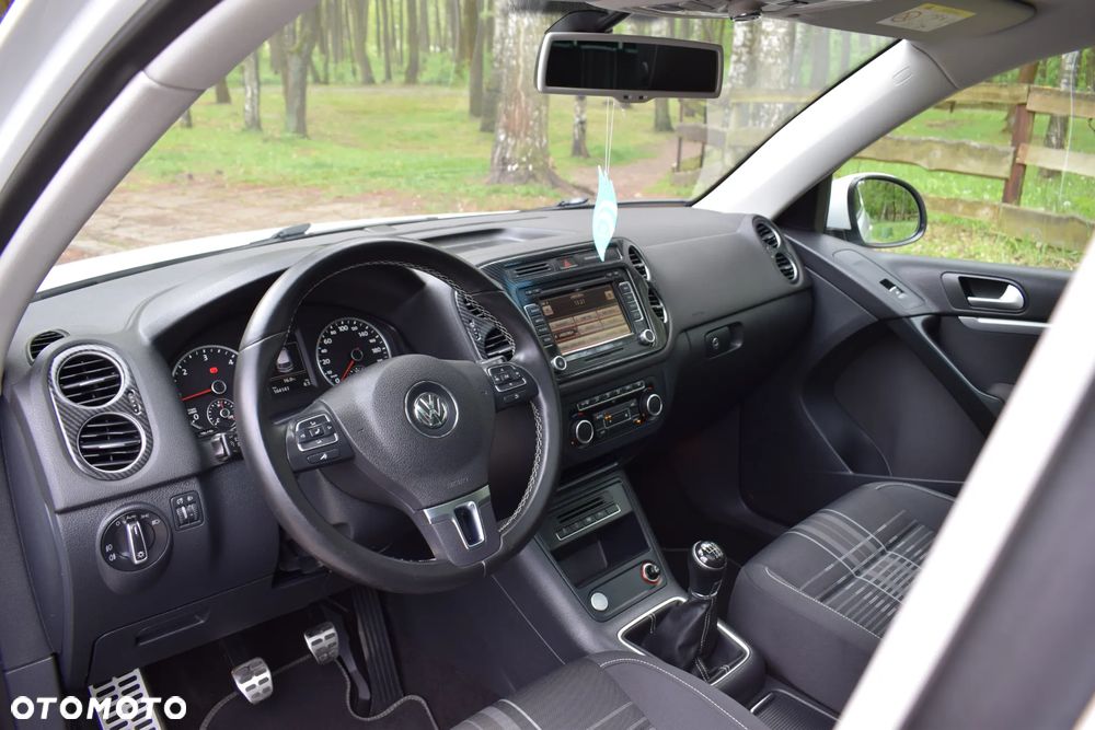 Volkswagen Tiguan 2.0 TDI DPF BlueMotion Technology Lounge Sport & Style - 14