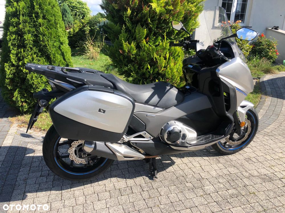 Honda VFR - 8