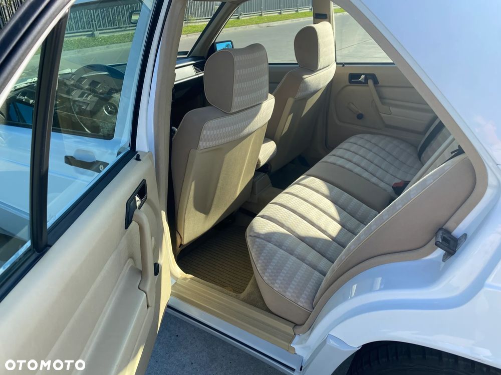 Mercedes-Benz W201 (190) - 16