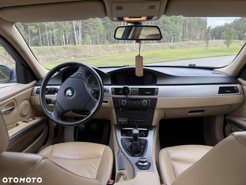 BMW Seria 3 318i - 13